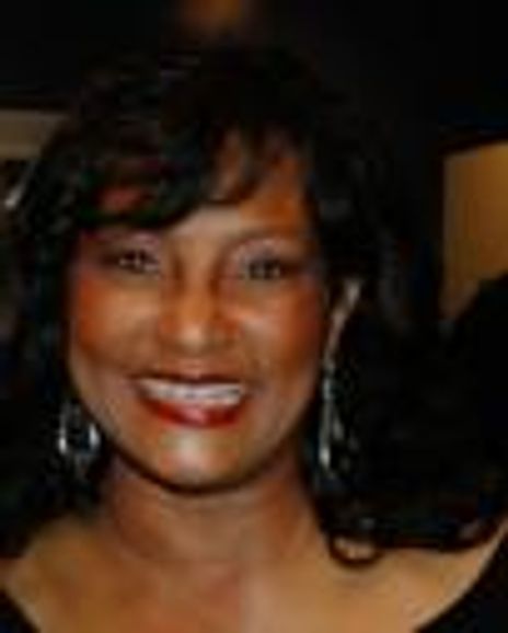 Eloise Laws Headshot