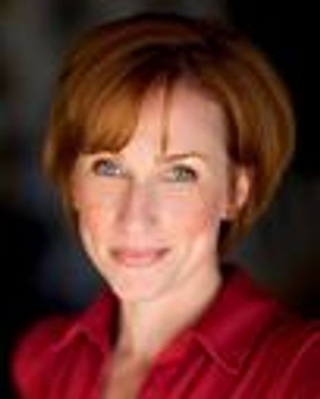 Juliet Fischer Headshot