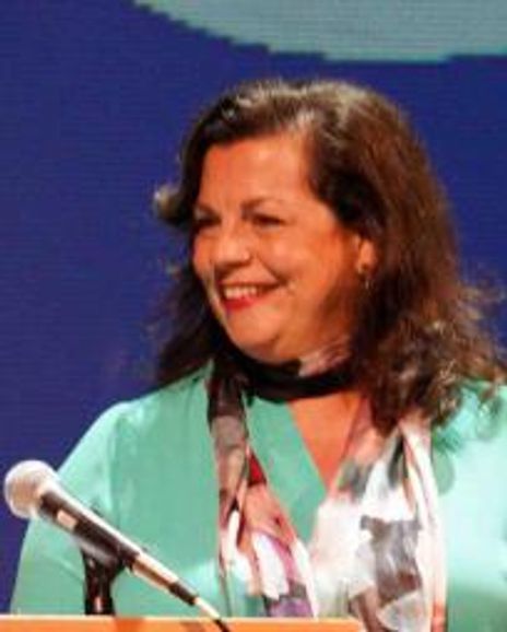 Tracy Brigden Headshot