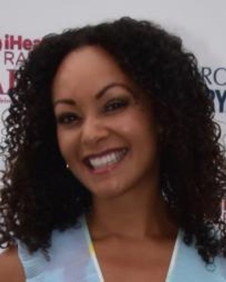 Tia Altinay Headshot