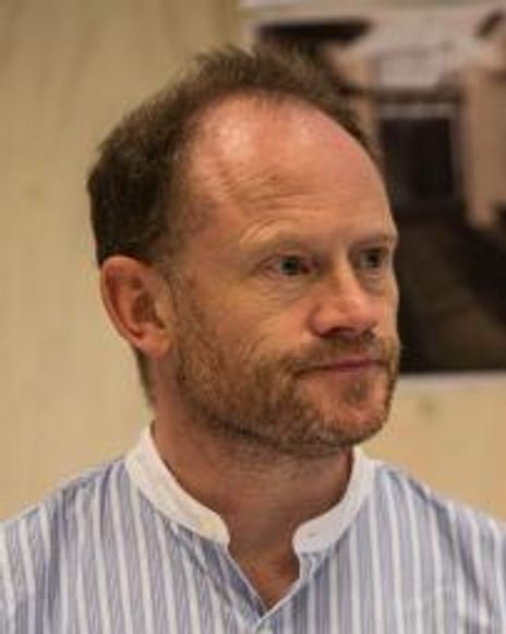 Robert Hands Headshot