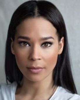 Holly James Headshot