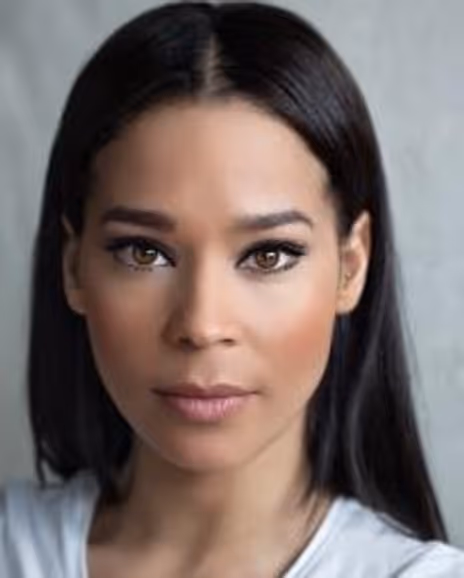 Holly James Headshot