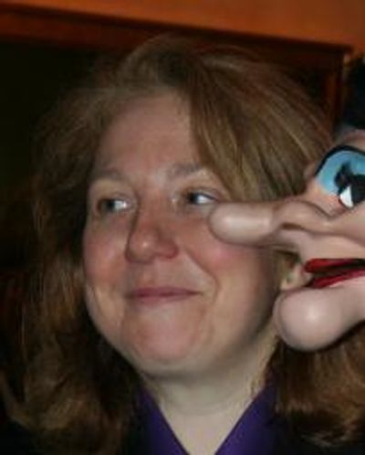 Lara MacLean Headshot