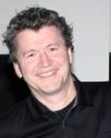 Simon Phillips Headshot