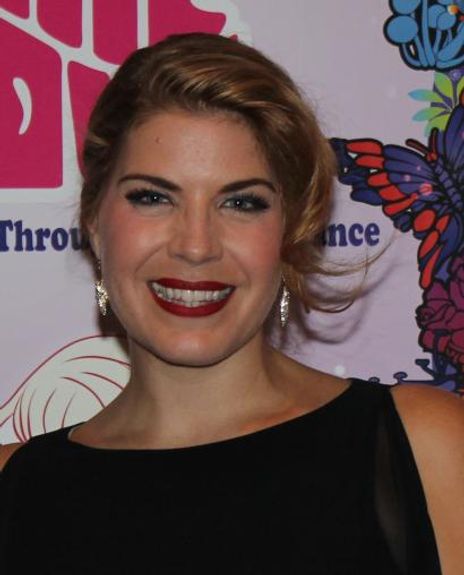 Laurie Wells Headshot