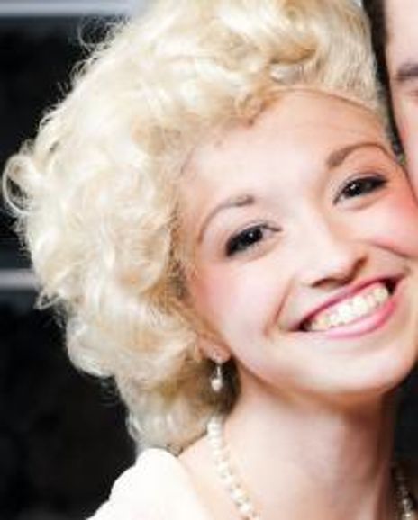 Elizabeth Miller Headshot