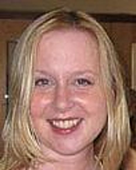 Ali Hofflich Headshot