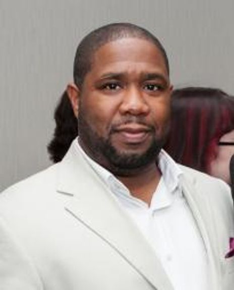 Derrick Sanders Headshot