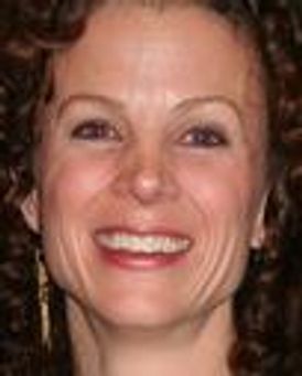 Elizabeth Parkinson Headshot