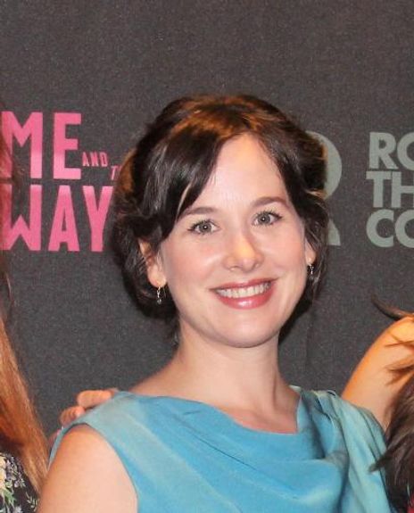 Amanda Leigh Cobb Headshot