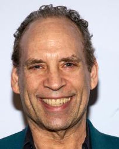 Daniel Oreskes Headshot