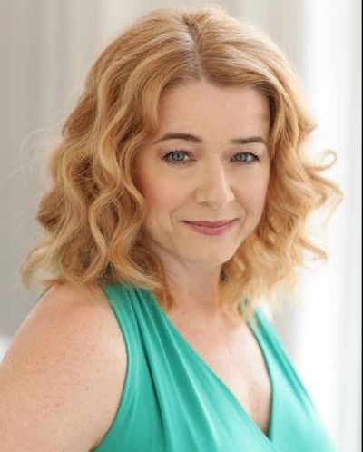 Leslie Becker Headshot