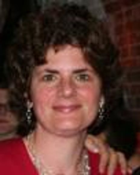 Lara Holzman Headshot