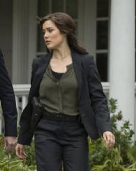 Elizabeth Keen Headshot