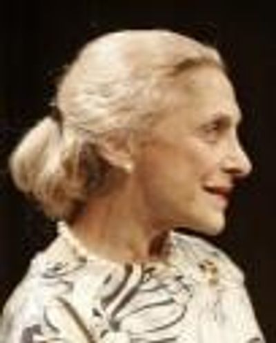 Laura Esterman Headshot