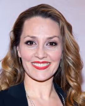 Shannon Lewis Headshot