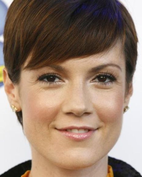 Zoe McLellan Headshot