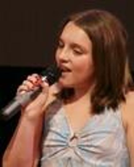 Victoria Perlman Headshot