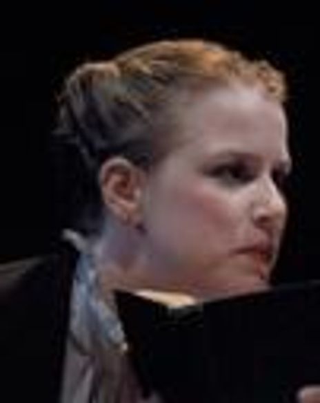 Anna Hendrick Headshot