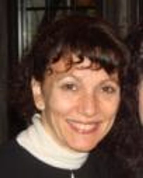 Lauren Schneider Headshot