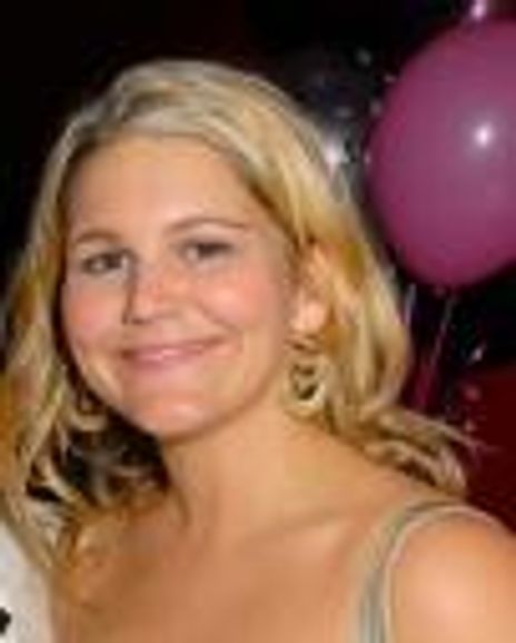 Annie Hendy Headshot