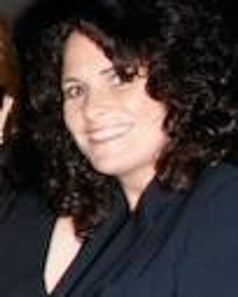 Lori Andrews Headshot