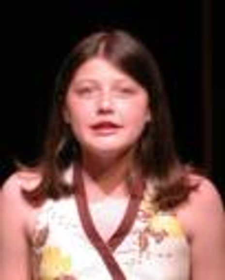 Maddy Razynek Headshot