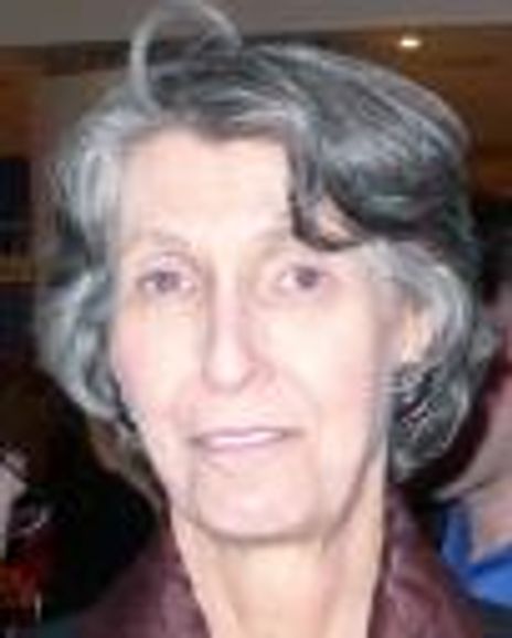 Elizabeth Peters Headshot