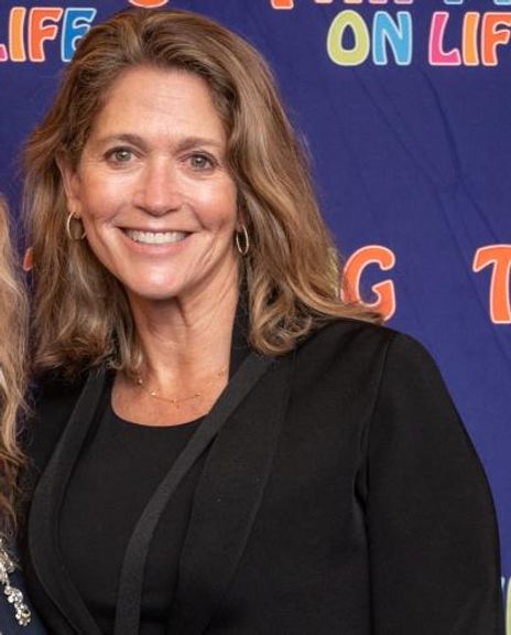 Suzanne Zimmer Headshot