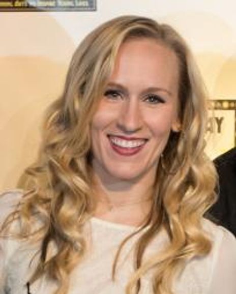 Stephanie Torns Headshot