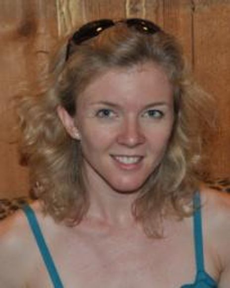 Julie Barnes Headshot