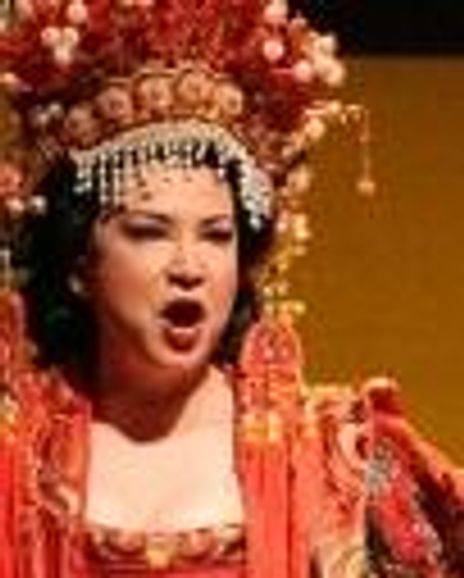 Irina Rindzuner Headshot