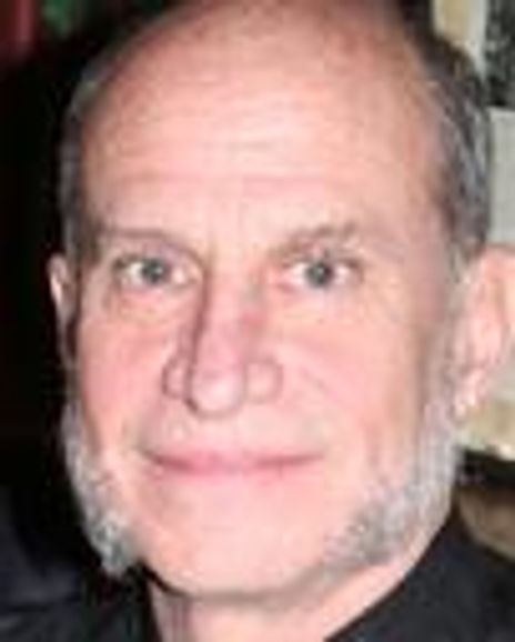 Stephen Mo Hannan Headshot