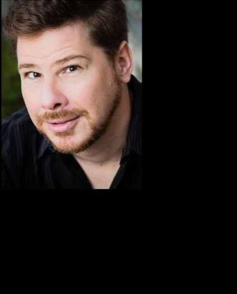 Zeffin Quinn Hollis Headshot