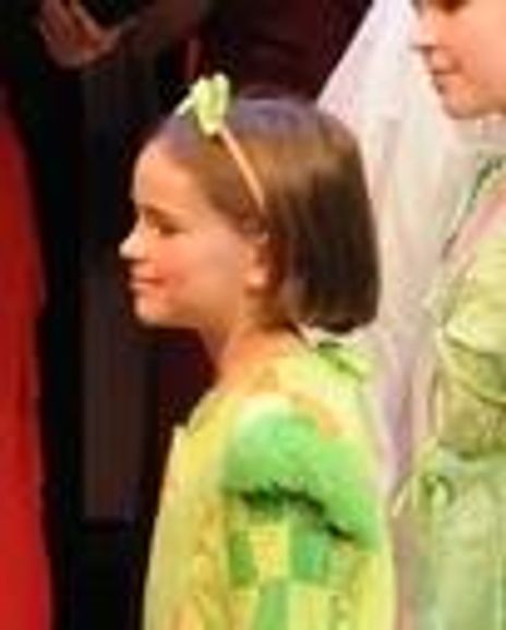 Chloe Nieman Headshot