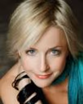 Nikki Snelson Headshot