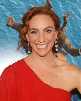 Laura Shoop Headshot