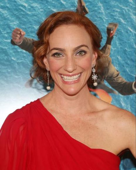 Laura Shoop Headshot