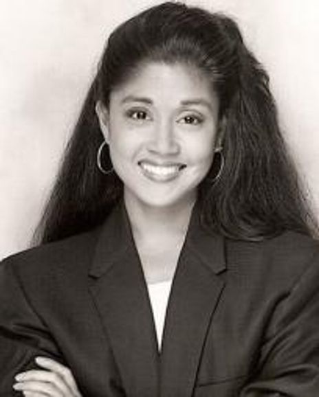 Annette Calud Headshot