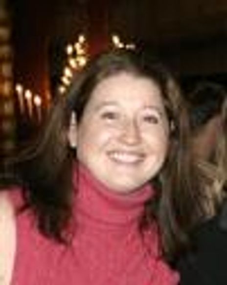 Beth Larson Headshot