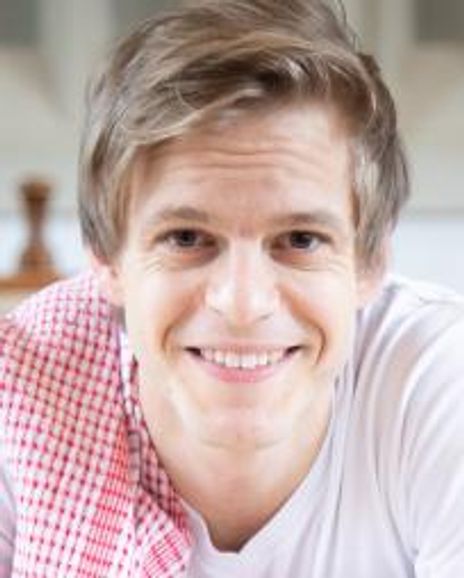 Giles Cooper Headshot