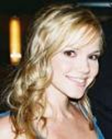 Alexa Havins Headshot