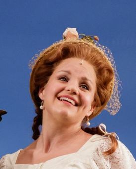 Leslie Goddard Headshot