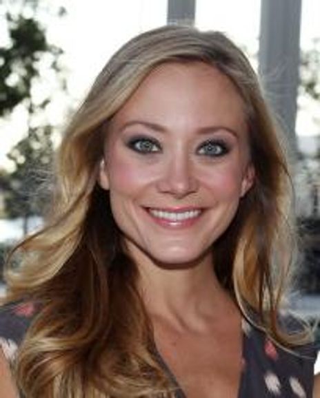Julie Tolivar Headshot