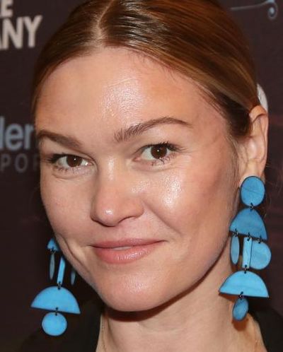 Julia Stiles Headshot