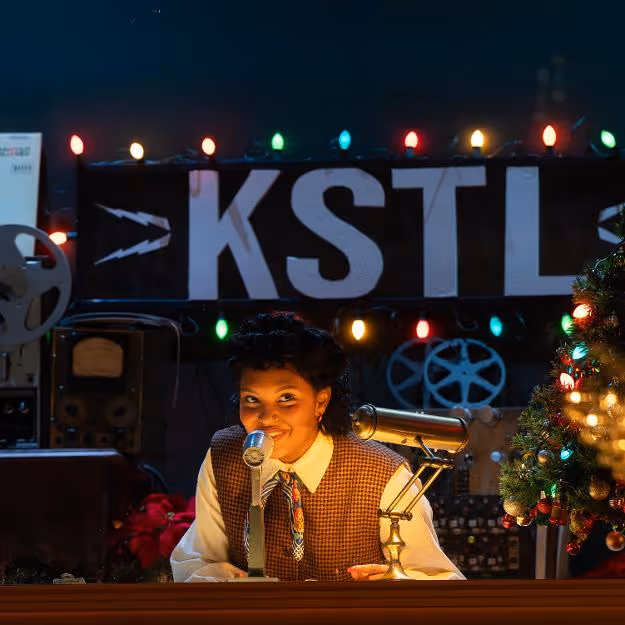 BWW Q&A: Jailyn Genyse of It's A Wonderful Life: A Live Radio Play at Repertory…