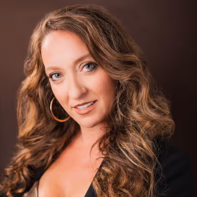Interview: Shannen Hofheimer On Playing Star Cher in THE CHER SHOW at Clear Space Theatre Company