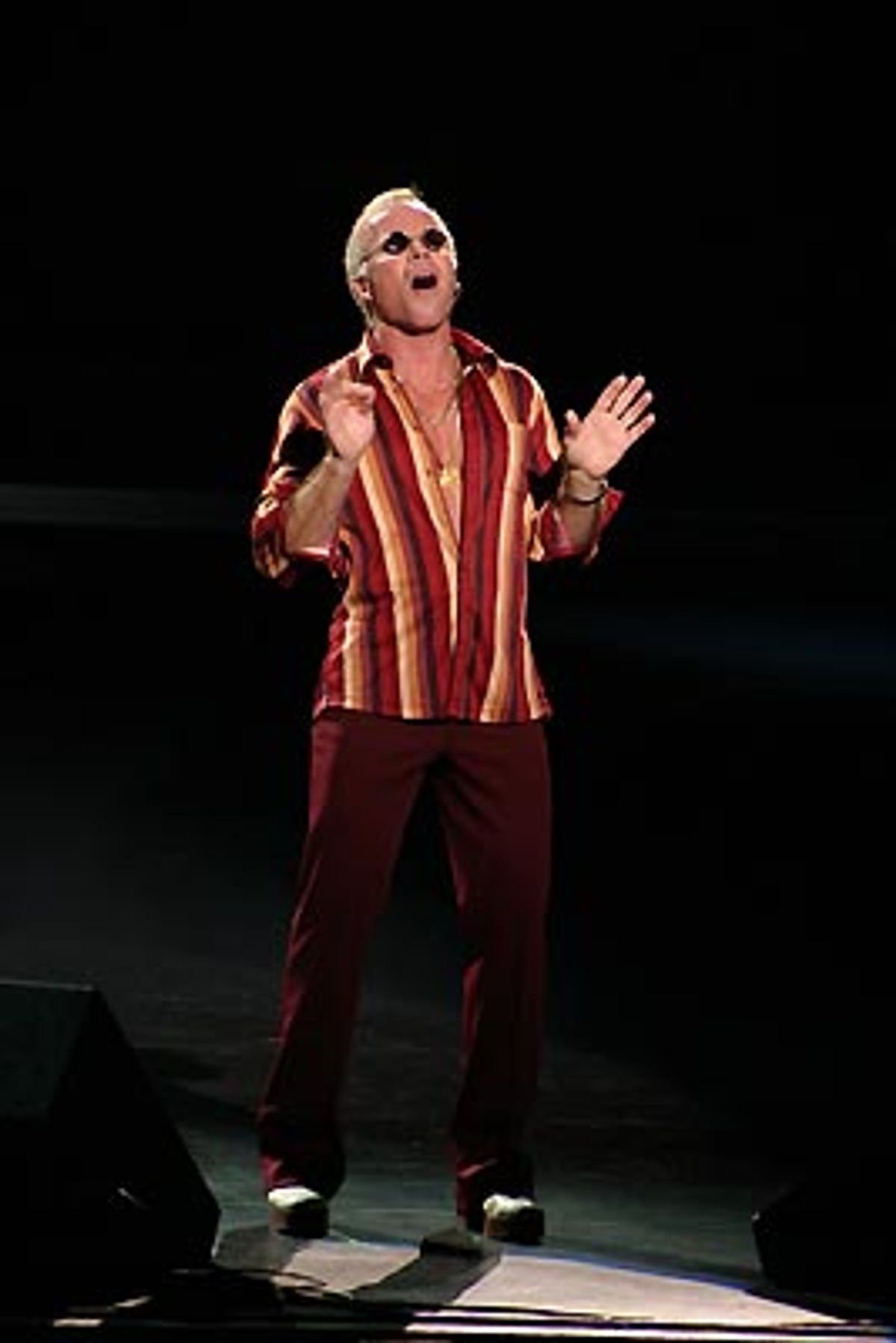 Bill Hutton sings Ã¢â‚¬Å“EvÃ¢â‚¬â„¢rybody Today Is Turning OnÃ¢â‚¬Â  at 