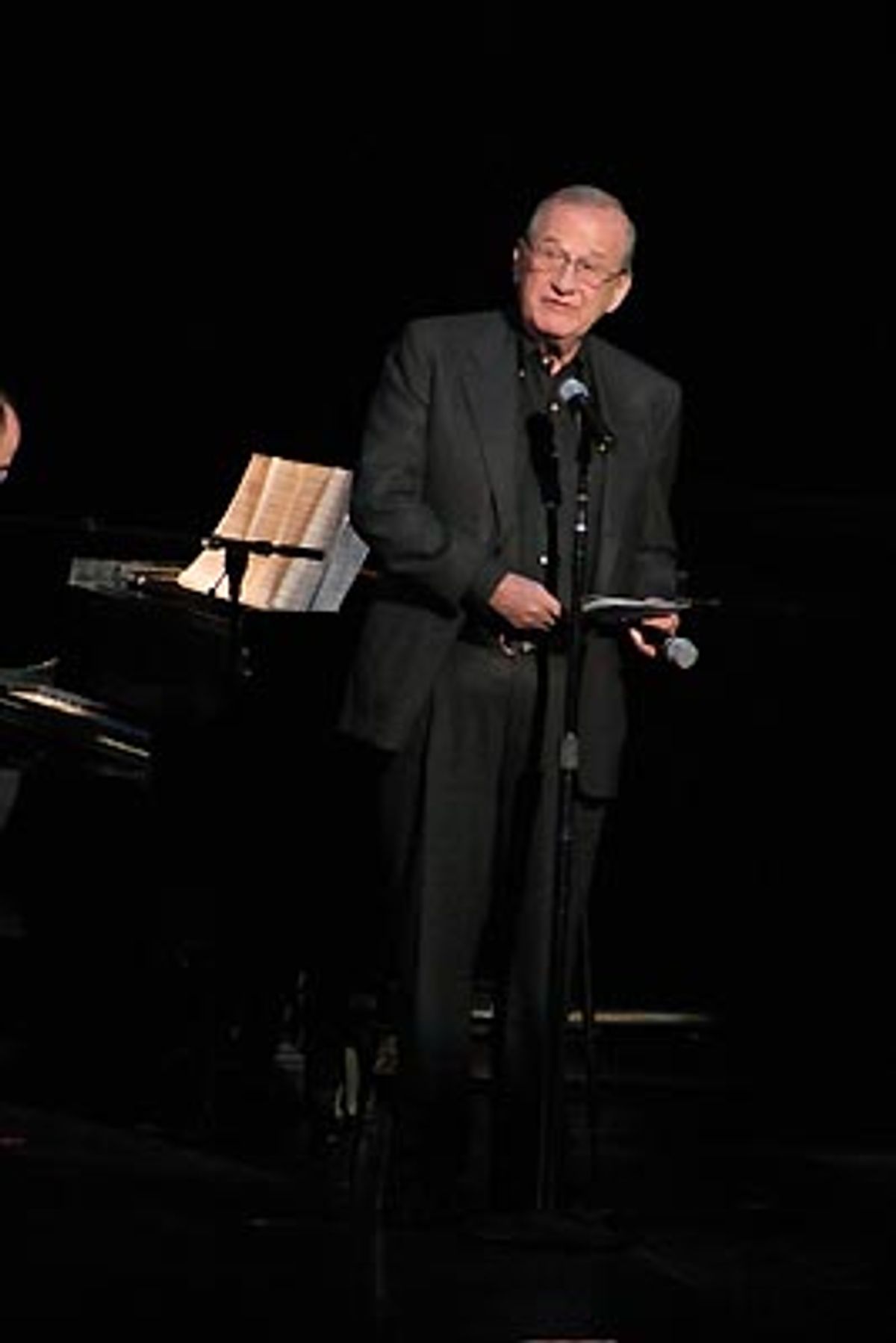 Alan Bergman introduces the next song, dedicated to Cy Coleman at 